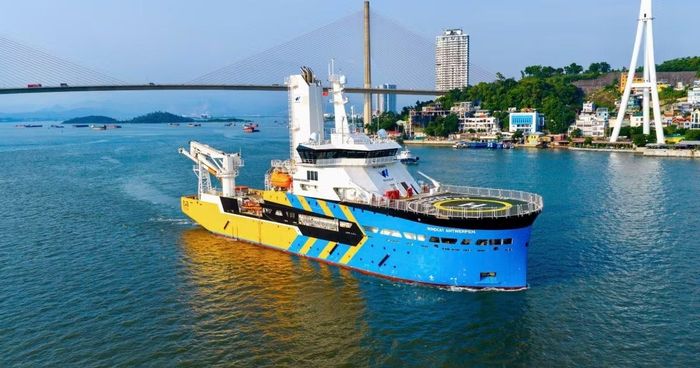 Công ty TNHH MTV Đóng tàu Hạ Long, đơn vị thành viên của Tổng công ty Công nghiệp tàu thủy (SBIC), đã tổ chức Lễ bàn giao tàu dịch vụ điện gió ngoài khơi CSOV 8720 - YN552208 mang tên WINDCAT ANTWERPEN