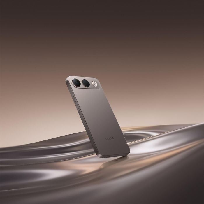OPPO A7 Pro 5G với hai phiên bản màu sắc như Xanh Sóng Biển và Titan Ánh Kim cùng cụm camera thiết kế ngang độc đáo.