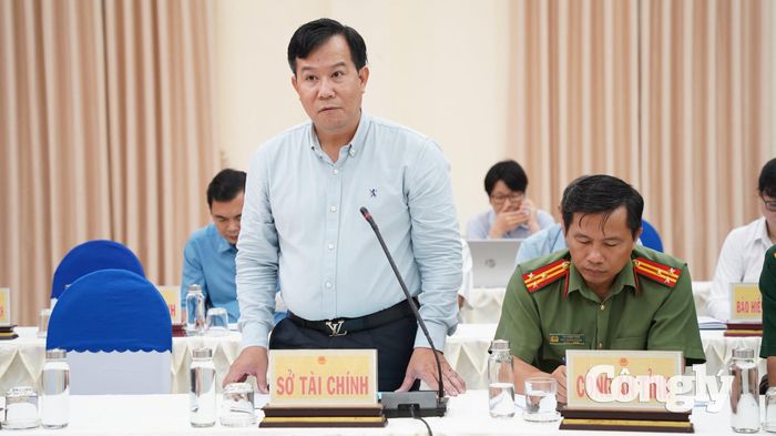 Đại diện Sở Tài chính Tây Ninh thông tin tại họp báo.