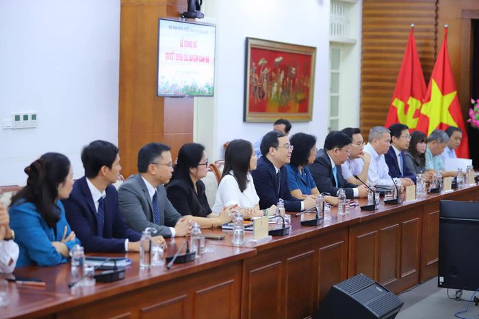 Các đại biểu tham dự buổi lễ