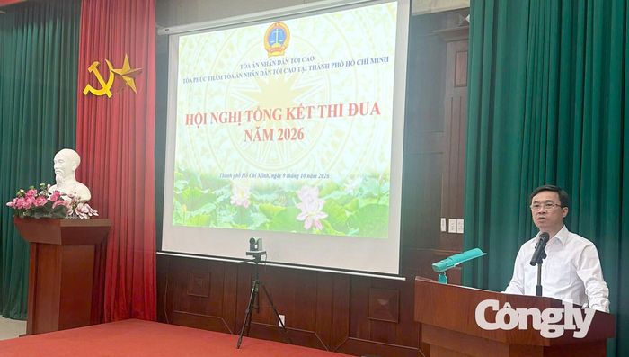 Đồng chí Trần Huy Đức, Chánh tòa Tòa Phúc thẩm TANDTC tại TP.HCM phát biểu kết luận hội nghị.