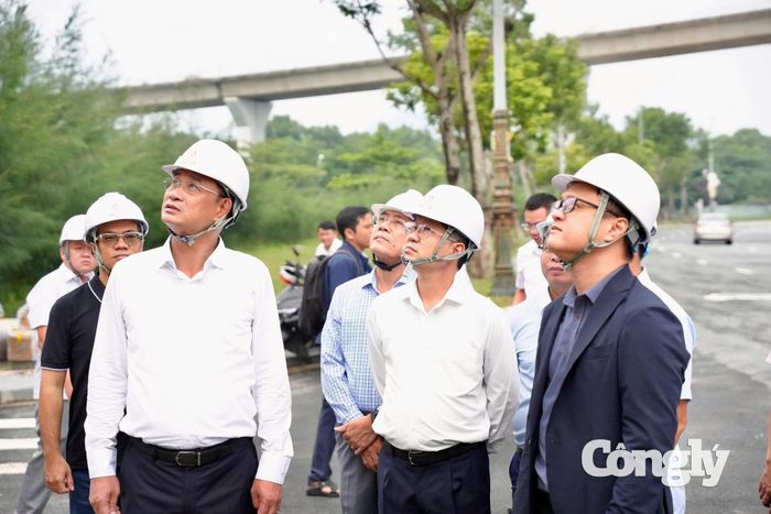 Chánh án TANDTC Nguyễn Văn Quảng khảo sát thực tế tại dự án vi mạch bán dẫn trên địa bàn thành phố.