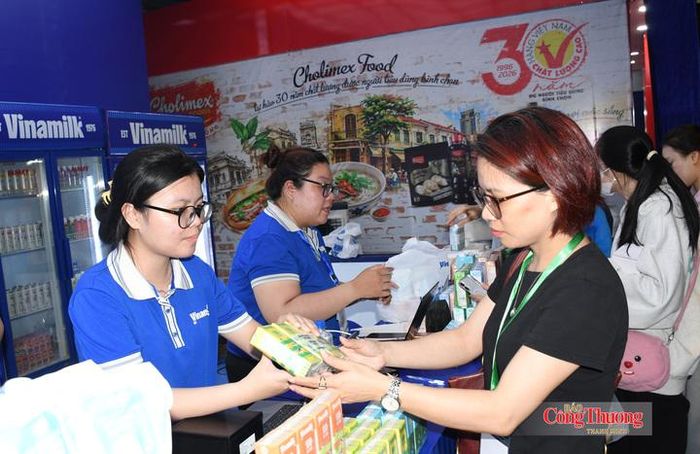 Hàng Việt Nam chất lượng cao ngày càng được người tiêu dùng tin tưởng và lựa chọn.