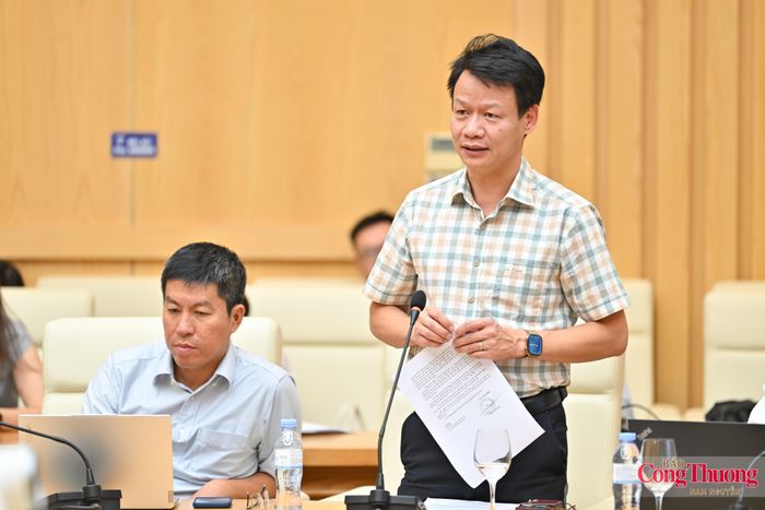 Các đại biểu phát biểu ý kiến tại hội thảo.