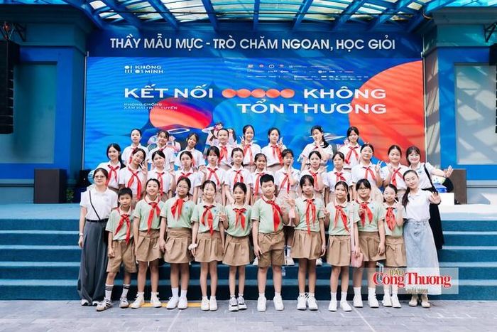 Chiến dịch “Không một mình” năm 2026 chính thức được khởi động tại Trường THCS và THPT Nguyễn Siêu (Hà Nội) vào sáng 9/10.
