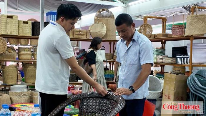 Hanoi Giftshow 2026 giúp kết nối tiêu thụ trong nước và xuất khẩu cho sản phẩm của làng nghề.