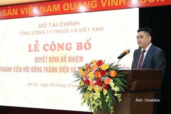 Ông Hoàng Anh Tuấn - tân Phó Tổng Giám đốc Tổng công ty phát biểu nhận nhiệm vụ tại buổi lễ.