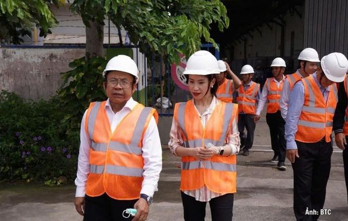 Đại diện Ban Tổ chức Vietstock trao đổi cùng với ông Bùi Trọng Phú, Tổng Giám đốc phụ trách Kinh doanh Công ty Cổ phần Chăn nuôi C.P. Việt Nam.
