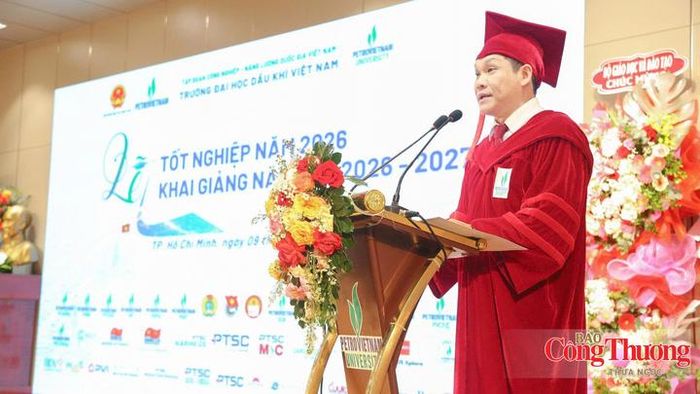 TS. Phan Minh Quốc Bình, Hiệu trưởng PVU phát biểu.