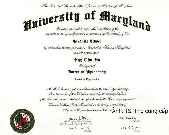 Bằng Tiến sĩ thị giác máy tính tại Đại học Maryland, College Park (Mỹ) cấp cho nghiên cứu sinh Hồ Huy Thọ.