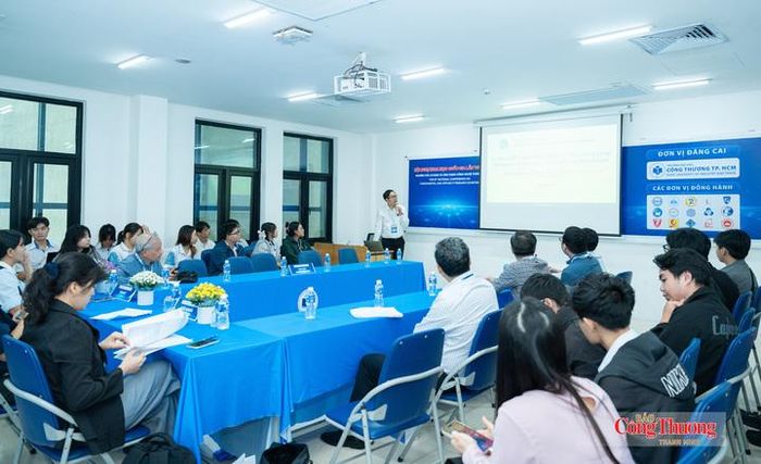 Các tiểu ban chuyên môn trình bày hướng nghiên cứu của công nghệ thông tin, từ khoa học dữ liệu, hệ thống thông tin đến trí tuệ nhân tạo, xử lý ngôn ngữ và an toàn thông tin mạng.