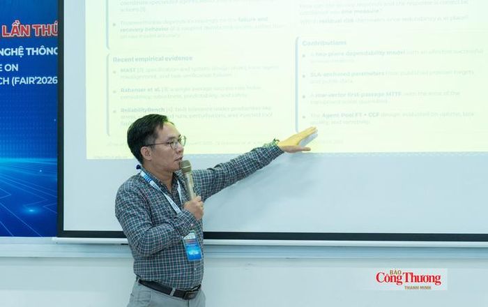 Nhà khoa học trình bày các báo cáo tham luận chuyên sâu về các hướng nghiên cứu liên quan đến AI và công nghệ tiên tiến, dữ liệu lớn... tại hội thảo.