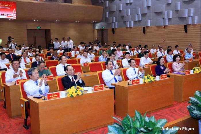 Các đại biểu tham dự buổi lễ.