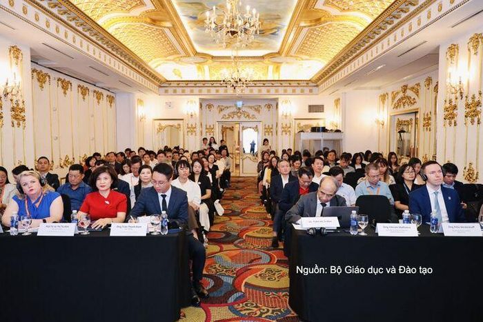 Các đại biểu tham dự hội nghị.