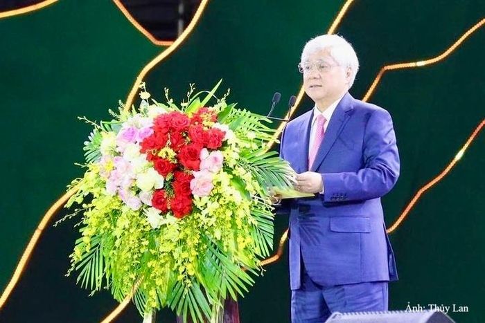Phó Chủ tịch Thường trực Quốc hội Đỗ Văn Chiến phát biểu tại lễ khai mạc.