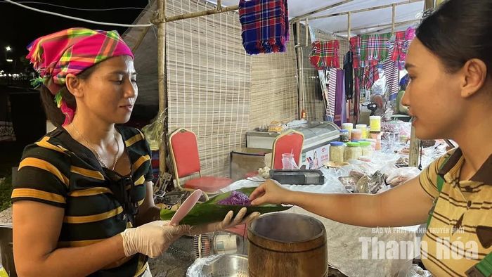 Món ăn được nấu trực tiếp để thực khách cảm nhận chân thực hơn.