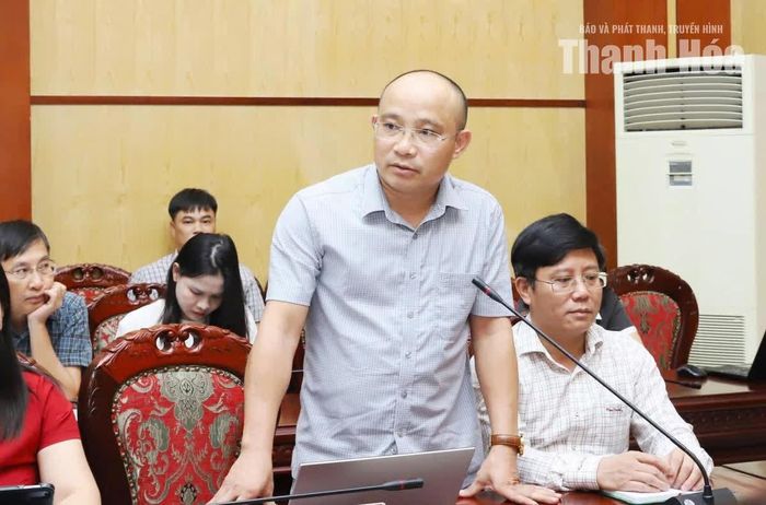 Đại diện cơ quan báo chí phát biểu tại buổi họp báo.