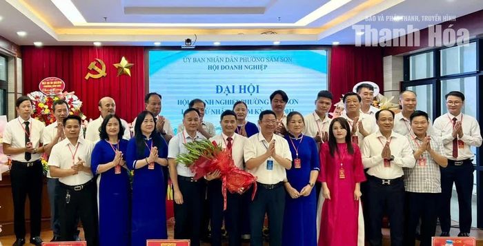 Ban Chấp hành Hội Doanh nghiệp phường Sầm Sơn nhiệm kỳ 2026 - 2031 ra mắt đại hội.
