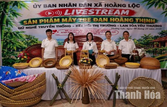 Phiên livestream quảng bá, giới thiệu sản phẩm làng nghề mây tre đan truyền thống do UBND xã Hoằng Lộc tổ chức ngày 4/10.