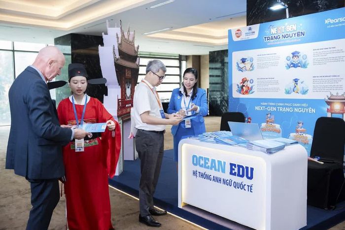 Gian hàng của Ocean Edu thu hút sự quan tâm của đối tác và các đại biểu.