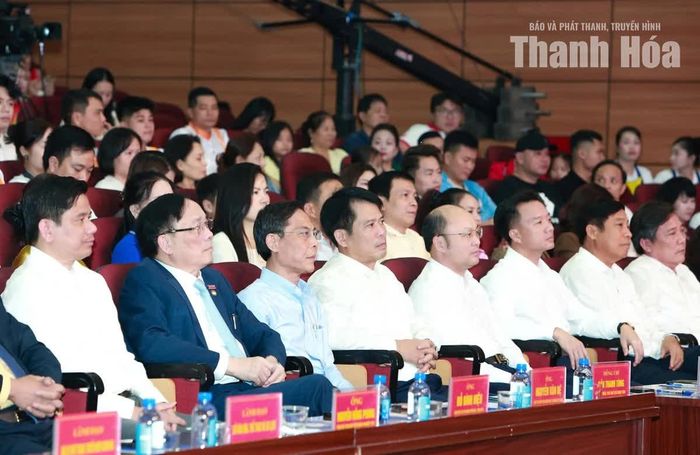 Trưởng Ban Tuyên giáo Tỉnh ủy Đào Xuân Yên, các đồng chí Phó Chủ tịch UBND tỉnh: Đầu Thanh Tùng, Cao Văn Cường, cùng lãnh đạo Hiệp hội Doanh nghiệp tỉnh và đông đảo doanh nhân Thanh Hóa tham dự chương trình.