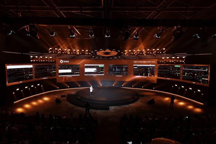 Chung kết Live Battle – Lướt sóng Phái sinh dự kiến diễn ra trên sân khấu Future Tech Summit 2026 do DNSE tổ chức tại TP. Hồ Chí Minh vào cuối tháng 11.