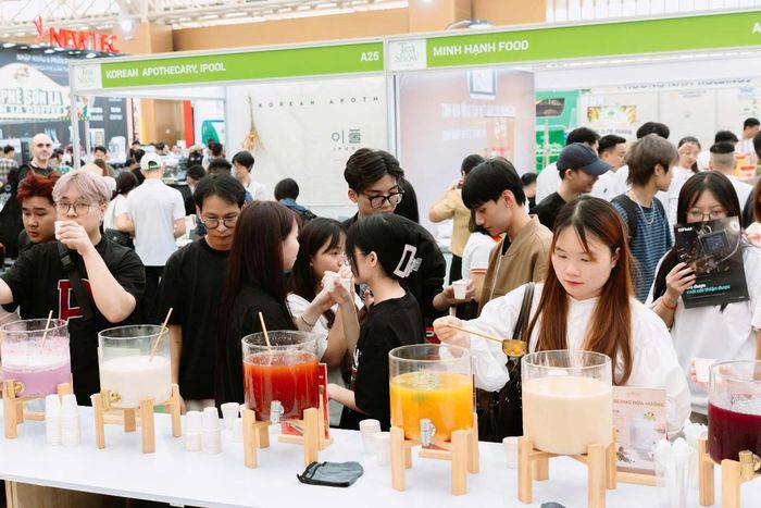 Khách hàng không chỉ tìm kiếm mức giá rẻ mà ngày càng chú trọng đến chất lượng nguyên liệu, hương vị, độ an toàn... Ảnh: BTC