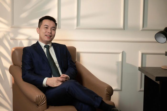 Ông Lãng nhận định Việt Nam không nhất thiết phải cạnh tranh bằng cách sở hữu toàn bộ chuỗi giá trị xe điện. Cơ hội có thể nằm ở những điểm giao giữa năng lượng và hạ tầng sạc, công nghệ lõi, đổi mới và vận hành – dịch vụ.
