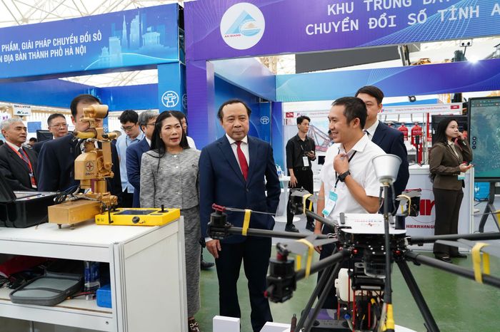 Bộ Khoa học và Công nghệ cam kết đồng hành cùng các đơn vị, địa phương, doanh nghiệp và người dân trong tổ chức thực hiện, hướng tới quốc gia số hiện đại, kinh tế số năng động, xã hội số an toàn, nhân văn.  Ảnh: MPT
