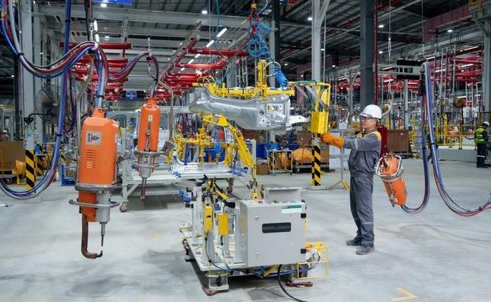 Công nghiệp chế biến, chế tạo tiếp tục giữ vai trò dẫn dắt tăng trưởng công nghiệp Hà Tĩnh. Ảnh: VinFast Hà Tĩnh.