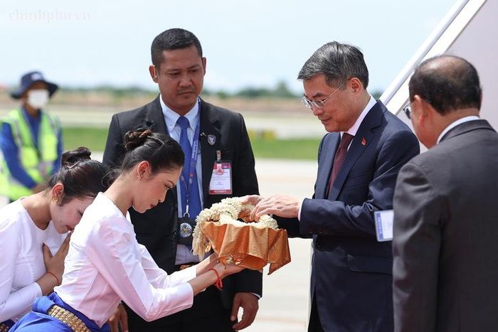 Lễ đón Thủ tướng Lê Minh Hưng tại sân bay - Ảnh: chinhphu.vn/Nhật Bắc