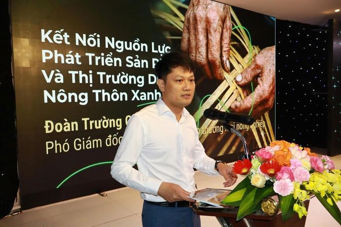Ồng Đoàn Trường Giang, Phó Giám đốc Trung tâm Xúc tiến thương mại nông nghiệp, phát biểu tại Hội nghị “Quảng bá, kết nối và xúc tiến thương mại du lịch nông nghiệp, nông thôn Việt Nam”. Ảnh: Ban tổ chức.