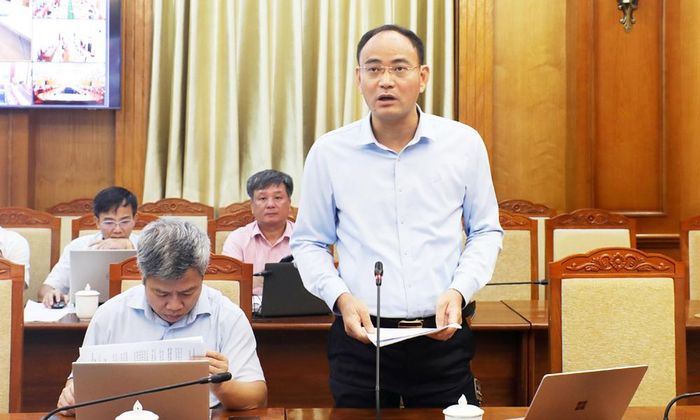  Lãnh đạo Sở Nông nghiệp và Môi trường báo cáo tiến độ thực hiện đo đạc, lập hồ sơ địa chính, xây dựng dữ liệu đất đai của thành phố. 
