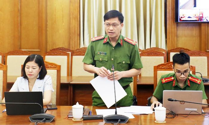  Đại diện Công an thành phố trao đổi về giải pháp tháo gỡ khó khăn khi làm giàu dữ liệu đất đai. 