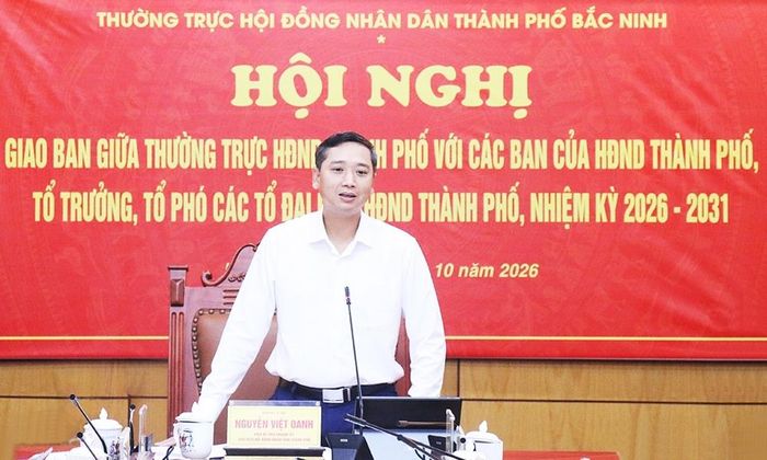 Đồng chí Nguyễn Việt Oanh chủ trì hội nghị.