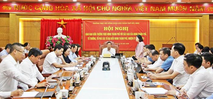 Các đại biểu dự hội nghị.
