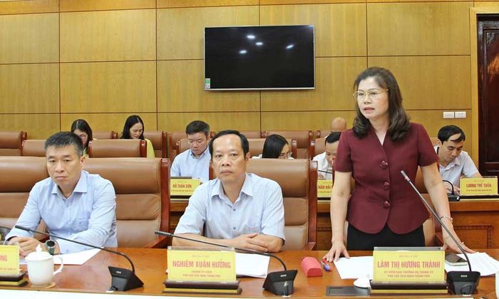 Đồng chí Lâm Thị Hương Thành phát biểu ý kiến.