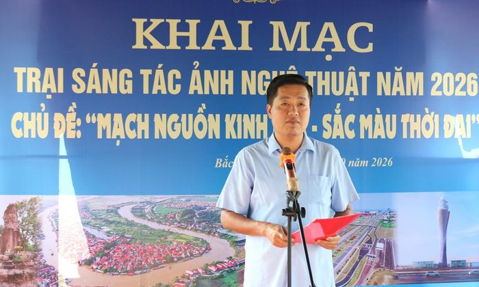  Phó Chủ tịch Ủy ban MTTQ thành phố Nguyễn Nhân Chinh phát biểu tại chương trình khai mạc Trại sáng tác.  
