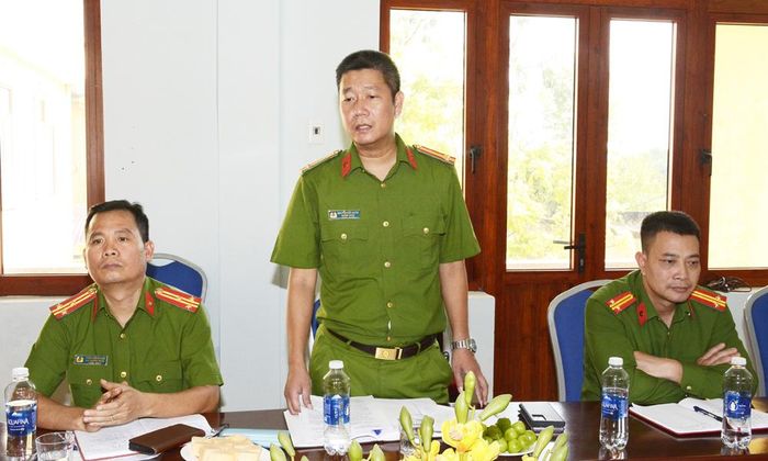  Lãnh đạo Cơ sở cai nghiện ma túy số 2 trao đổi, làm rõ một số nội dung tại buổi giám sát.  