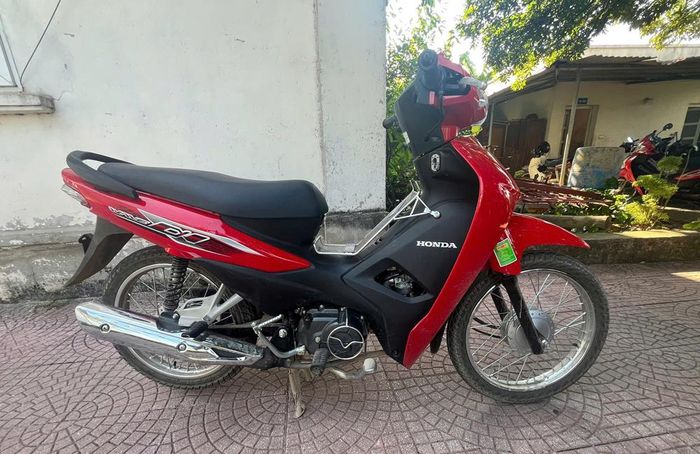 Chiếc xe máy tang vật vụ án được cơ quan công an thu lại.