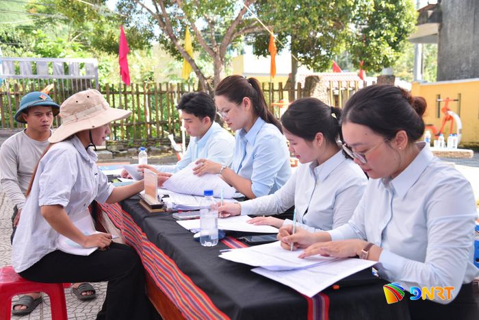 Có 153 trường hợp tại Tà Lang - Giàn Bí có nhu cầu đăng ký đất đai, tài sản gắn liền với đất và cấp giấy chứng nhận quyền sử dụng đất lần đầu. Ảnh: XUÂN DŨNG