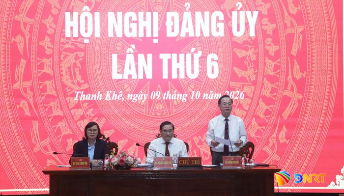 Lãnh đạo Đảng ủy phường Thanh Khê chủ trì hội nghị. Ảnh: ĐẮC MẠNH