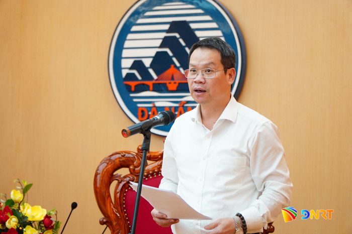 Chủ tịch UBND thành phố Nguyễn Mạnh Hùng phát biểu tại buổi gặp mặt. Ảnh: VINH ANH