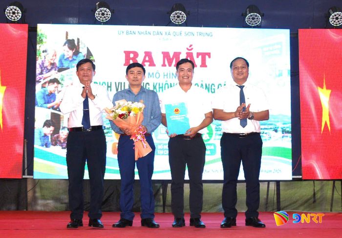 Xã Quế Sơn Trung ra mắt mô hình “Dịch vụ công không khoảng cách". Ảnh: DUY THÁI