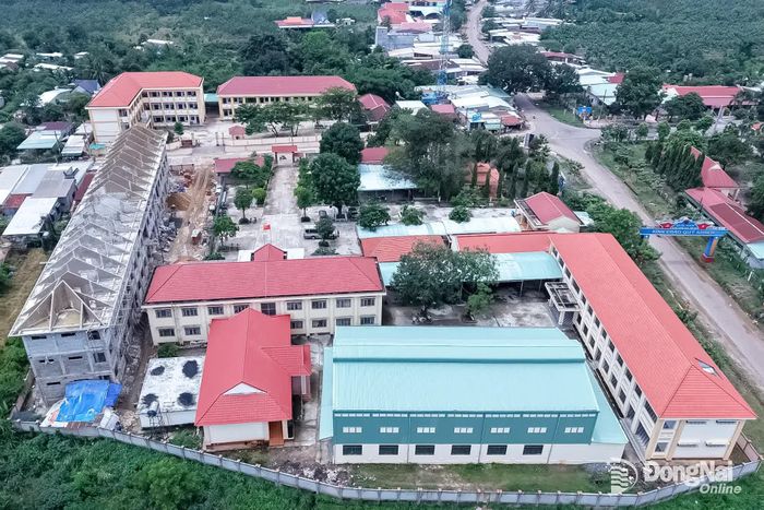 UBND thành phố đã ban hành đề án đầu tư 1.200 tỷ đồng cho 8 xã biên giới để hiện đại hóa trường lớp. Trong ảnh: Trường TH-THCS Lộc Thành (xã biên giới Lộc Thành). Ảnh: Công Nghĩa