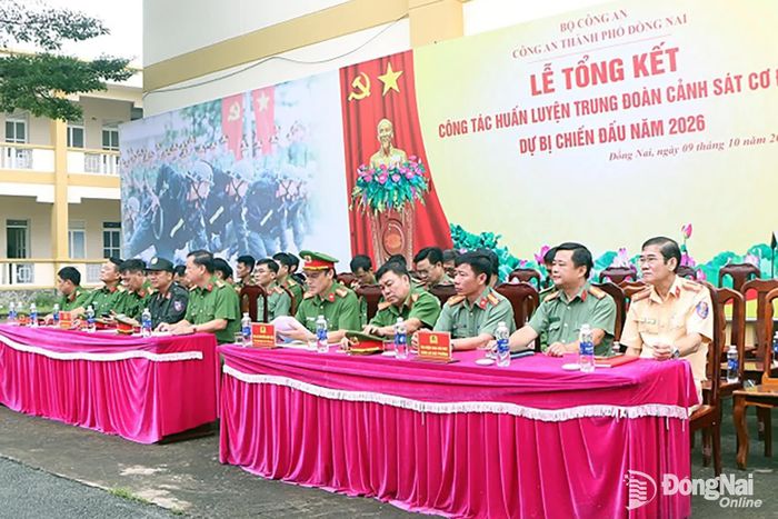 Các đại biểu tham dự buổi lễ. Ảnh: T.V