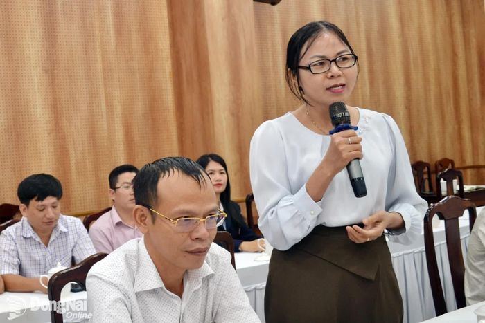 Phó Trưởng phòng Thông tin - Tổng hợp, Ban Tuyên giáo Thành ủy Lương Thị Quyên phát biểu hưởng ứng chương trình. Ảnh: Phương Hằng