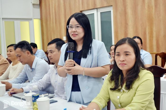 Trưởng phòng Tuyên truyền, Báo chí - Xuất bản, Ban Tuyên giáo Thành ủy Lê Thị Tuyết phát biểu hưởng ứng chương trình. Ảnh: Phương Hằng