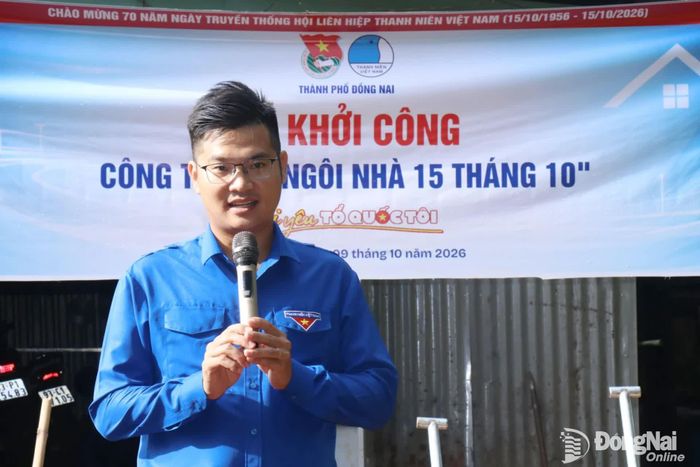 Phó Bí thư Thành đoàn, Chủ tịch Hội LHTN Việt Nam thành phố Đồng Nai Phan Thế Công phát biểu tại lễ khởi công nhà bà Thị Bé, xã Tân Hưng. Ảnh: Ngọc Huyền