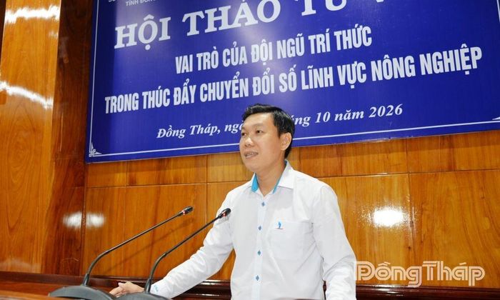 Đại diện Trường Đại học Đồng Tháp chia sẻ tham luận tại hội thảo.